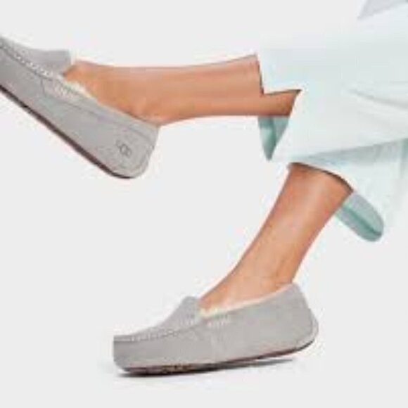 UGG Ansley Women Slippers Size 6 - Picture 1 of 8